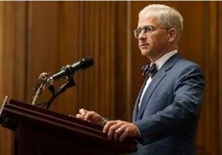 جانشین موقت مک کارتی معرفی شد/ مک هنری، نانسی پلوسی را از ساختمان کنگره بیرون کرد