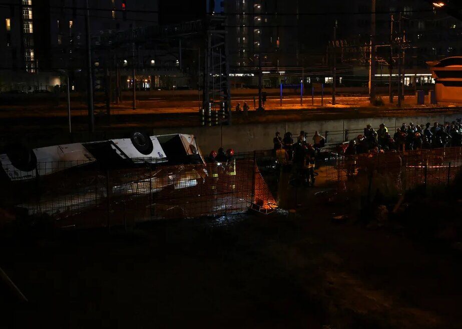 حداقل ۲۱ کشته در حادثه سقوط اتوبوس از روی پل ونیز
