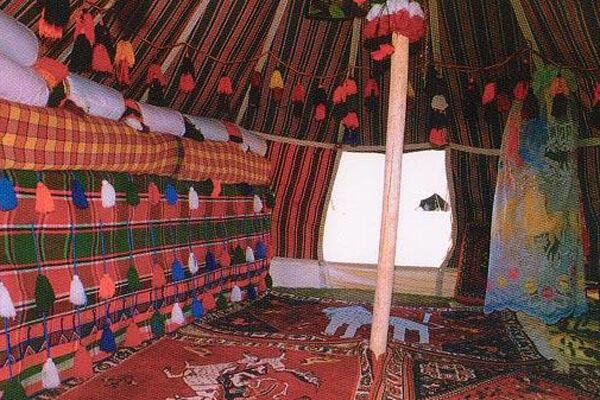 برپایی سیاه‌ چادرهای عشایری خراسان رضوی در نمایشگاه‌ توانمندی‌های روستاییان و عشایر کشور