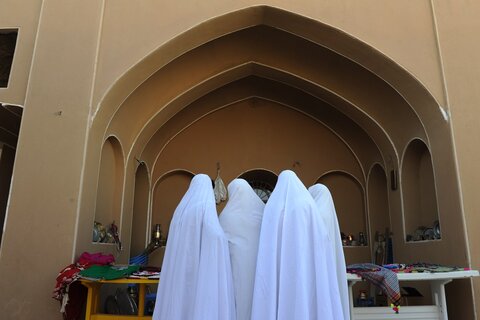 نگین شرق اصفهان همچنان با پوشش سنتی خانم‌هایش شناخته می‌شود/ سپید، مثل چادر زنان ورزنه