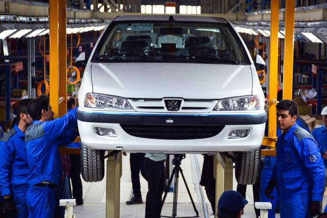 چشم‌انداز مثبت بازار خودرو در گرو تثبیت نرخ ارز
