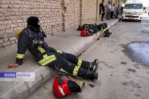 گزارش تصویری I اطفاء حریق انبار ضایعات در مشهد