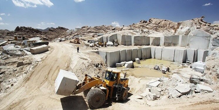 ترخیص اولین خودروی معدنی از گمرک ماهیرود خراسان‌جنوبی