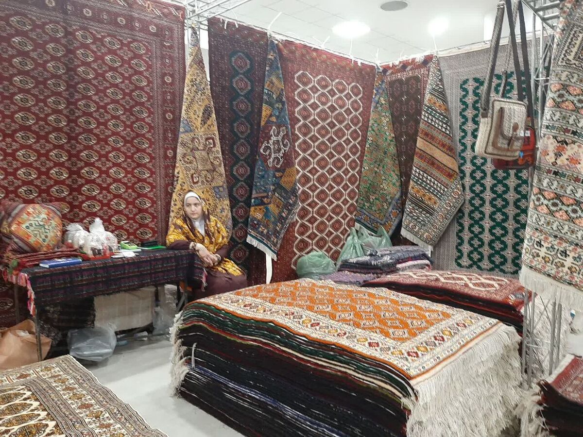 نمایشگاه تخصصی فرش دستباف در استان گلستان آغاز به کار کرد