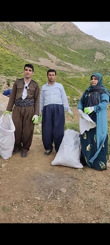 با کبری رستمزاده، نخستین بانوی پسماند صفر منطقه جهانی هورامان آشنا شوید/ تا زندهام به طبیعت خدمت میکنم