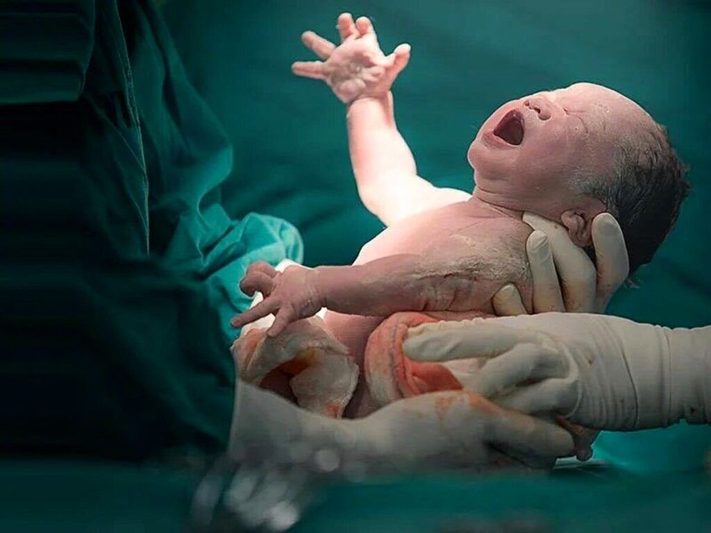 ولادت ۴ نوزاد در اولین روز راه‌اندازی زایشگاه بیمارستان خلیل آباد
