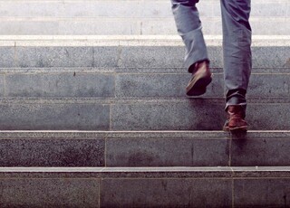 هر روز از ۵۰ پله بالا بروید؛ خطر ابتلا به بیماری‌های قلبی‌تان ۲۰ درصد کاهش می یابد