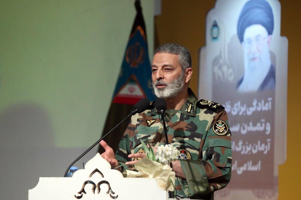 امیر سرلشکر موسوی: آمادگی ارتش در هر زمان و شرایطی باید حفظ شود