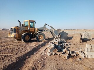 تخریب ۱۶ مورد دیوارکشی و بنای غیر مجاز در اراضی شهرستان بردسکن