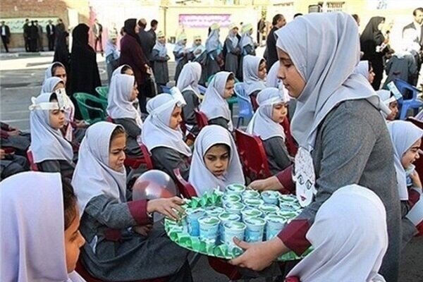 دولت مکلف به اجرای طرح تغذیه با شیر رایگان در مدارس ابتدایی شد