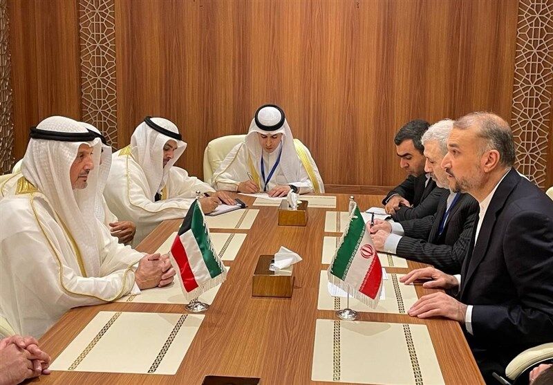 امیرعبداللهیان در دیدار با وزیر خارجه کویت: تداوم جنایات جنگی منطقه را از کنترل خارج خواهد کرد