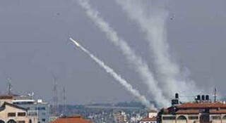 سرزمین‌های اشغالی زیر حملات موشکی و راکتی همزمان از غزه و لبنان