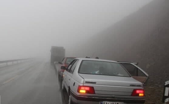 مه گرفتگی در جاده مشهد - کلات دید رانندگان را کاهش داده است