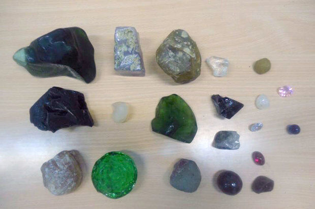 فرمانده پلیس راه آهن کشور خبر داد؛ کشف سنگ‌های قیمتی قاچاق در بار یک مسافر