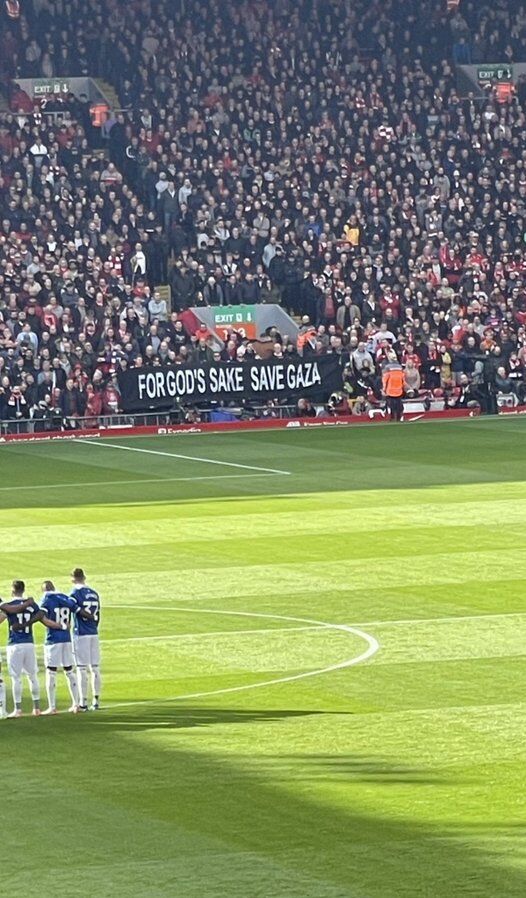 حمایت هواداران لیورپول از مردم غزه +عکس