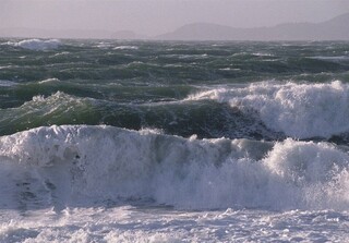 دریای خزر و شرق دریای عمان طی دو روز آینده طوفانی است