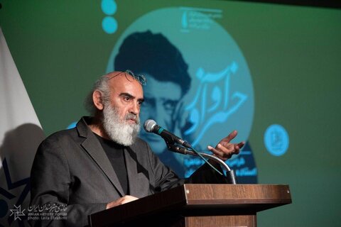 دنیا مشتاق فرهنگ و هنر ماست اما ما تنها سکوت میکنیم