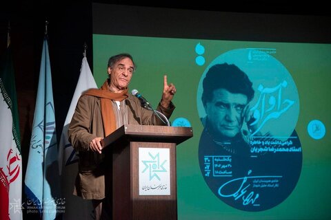 دنیا مشتاق فرهنگ و هنر ماست اما ما تنها سکوت میکنیم