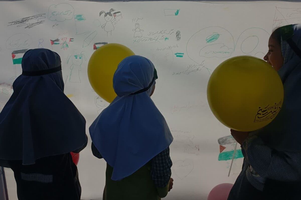 فیلم|تجمع دانش آموزان مشهدی برای حمایت از کودکان فلسطینی