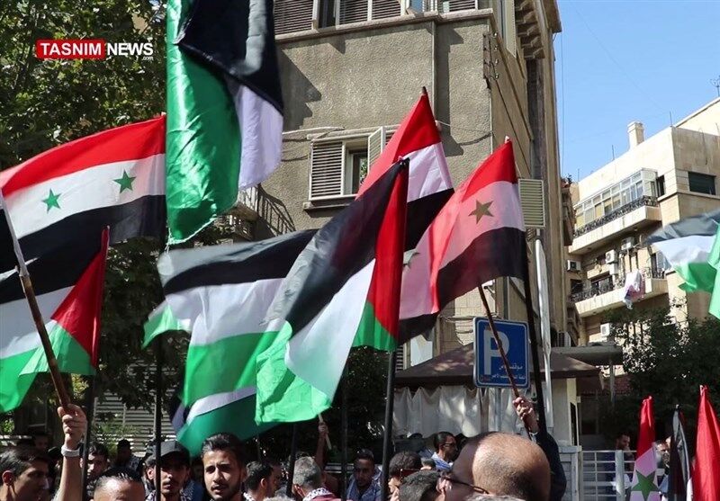 تجمعات مردمی در دمشق؛ چرا خبری از «قوانین بین‌المللی» و «مداخلات بشردوستانه» در غزه نیست؟