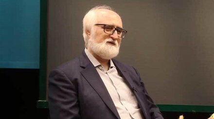 گفتوگو با جواد محقق، شاعر و نویسنده درباره اختصاص یک ساعت مطالعه آزاد در برنامه درسی / این طرح مشکلی را حل نمیکند