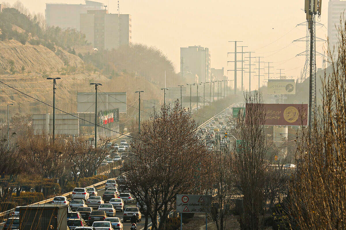کیفیت هوای تهران در شرایط ناسالم/ ۱۰ منطقه در وضعیت قرمز