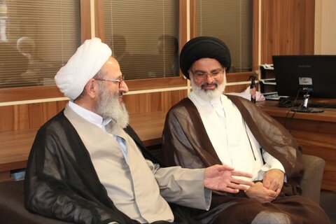 تنها راه برونرفت از مشکلات، آشنا کردن بیشتر جوانان با حضرت سید الشهدا علیهالسلام و ارتباط افزونتر آنها با حضرت است