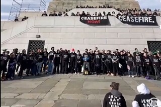 تظاهرات ضدجنگ اطراف مجسمه آزادی در نیویورک