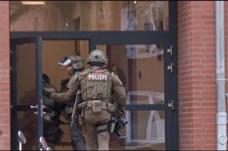 ورود افراد مسلح به مدرسه‌ای در شهر هامبورگ آلمان