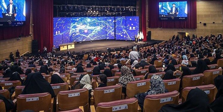 تجلیل از ۵۰ اثر هنرمندان توانمند معلول کشور