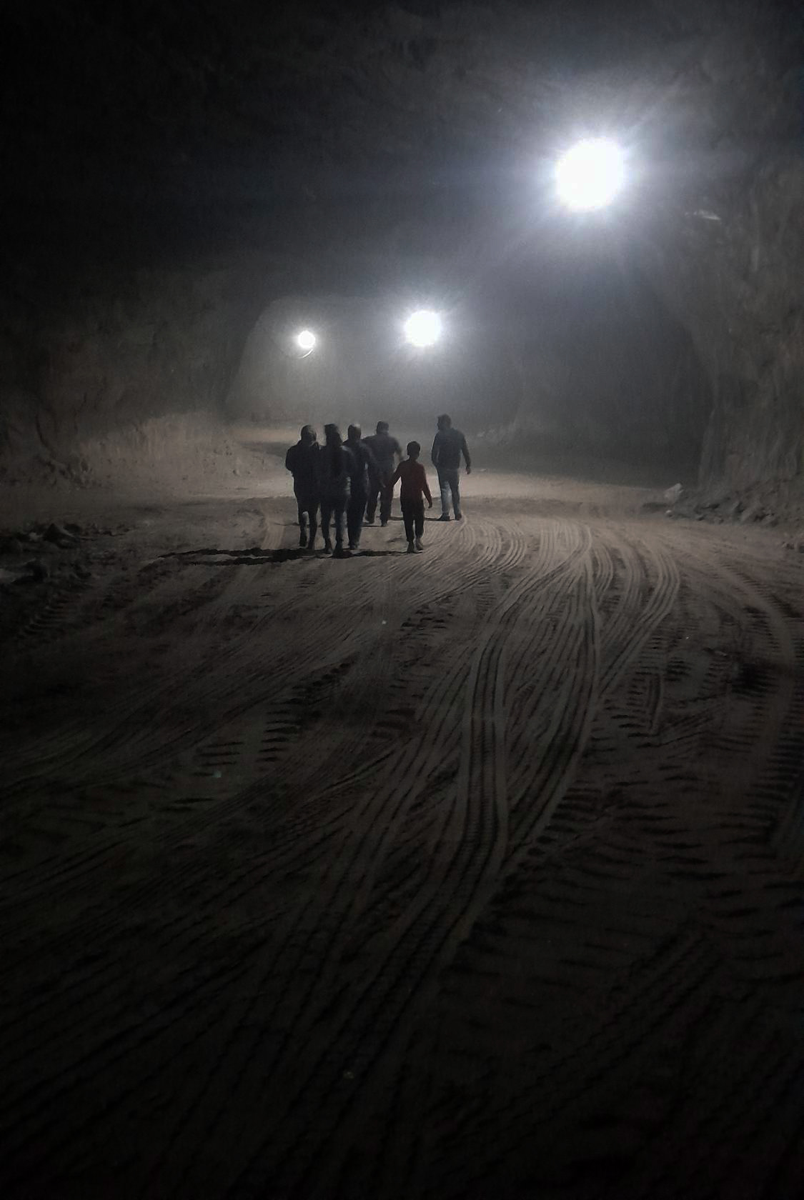 دیدار دوباره با کارگران تاریکی/ روایتی از گشت و گذار در تونل‌های پرپیچ و خم معدن نمک سلطان‌آباد