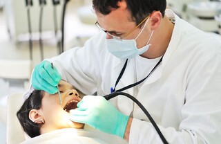 چرا کودکان باید به «دندانپزشک کودک» مراجعه کنند؟