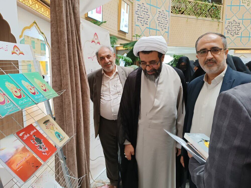 کتاب نمادی از فرهنگ است/ برای فردا باید به روز باشیم