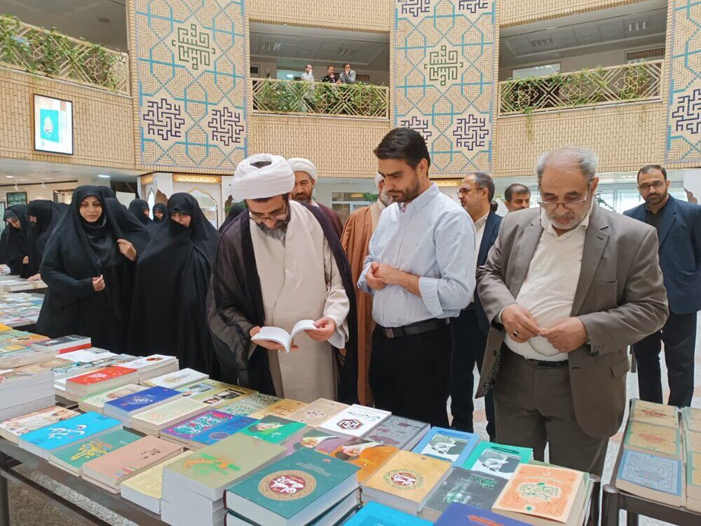 کتاب نمادی از فرهنگ است/ برای فردا باید به روز باشیم