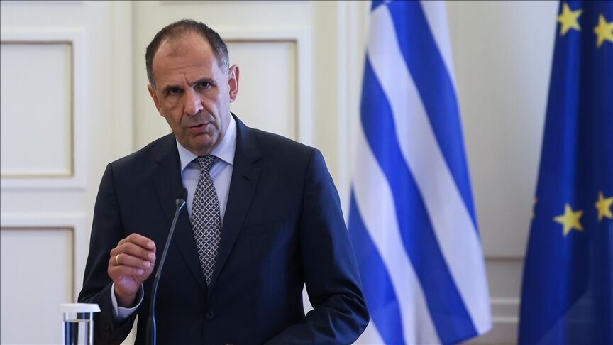 وزیر خارجه یونان: کرامت انسانی رنگ و ملیت ندارد