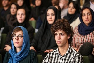 خیلی از استادان دانشگاه‌های ما نمی‌توانند انگلیسی صحبت کنند!/ انتظار داریم دانشجوی خارجی وارد ایران شود؟