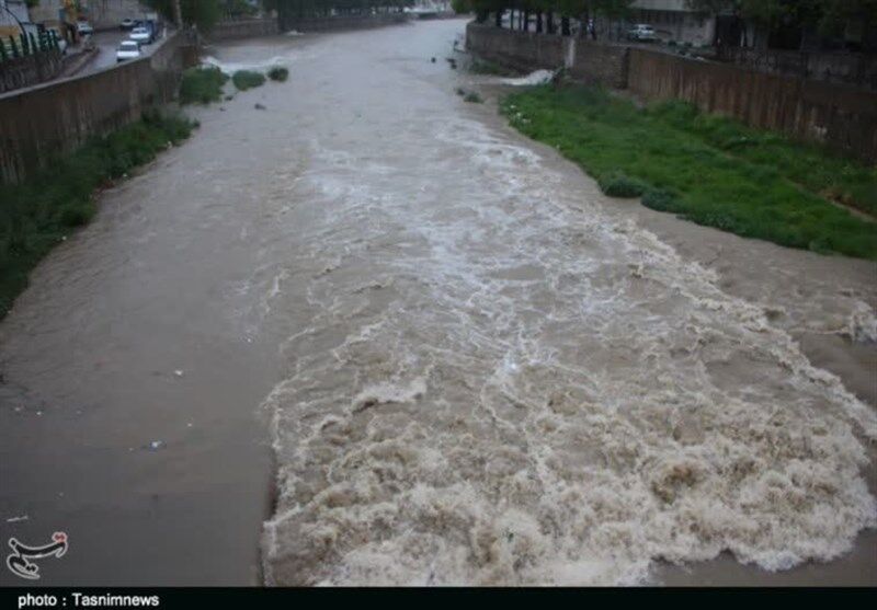 گزارش بارندگی از ۲۳ ایستگاه سیستان و بلوچستان/ سیلاب یک محور فرعی را مسدود کرد