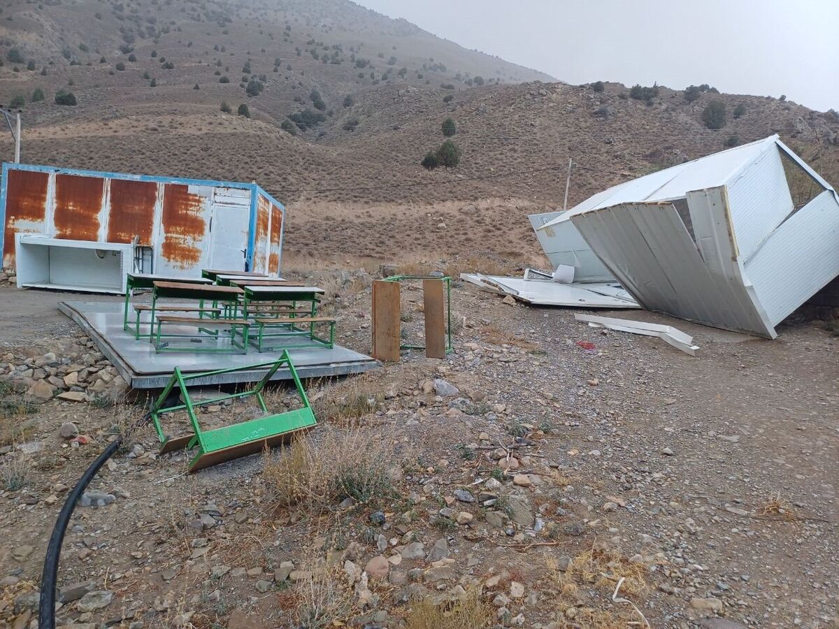 طوفان به کلاس درس کانکسی روستای دوآبی درگز خسارت زد
