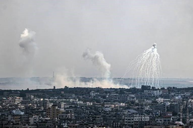 «طوفان الاقصی»| شمار شهدای غزه به ۲۳۲۱۰ نفر رسید/ حمله هوایی رژیم اسرائیل به محل تشییع جنازه فرمانده شهید حزب‌الله