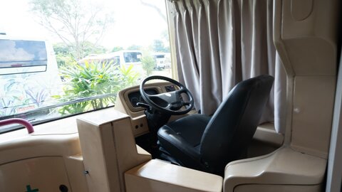 ساخت اولین هتل مجلل جنوب شرق آسیا با اتوبوس های بازیافتی!