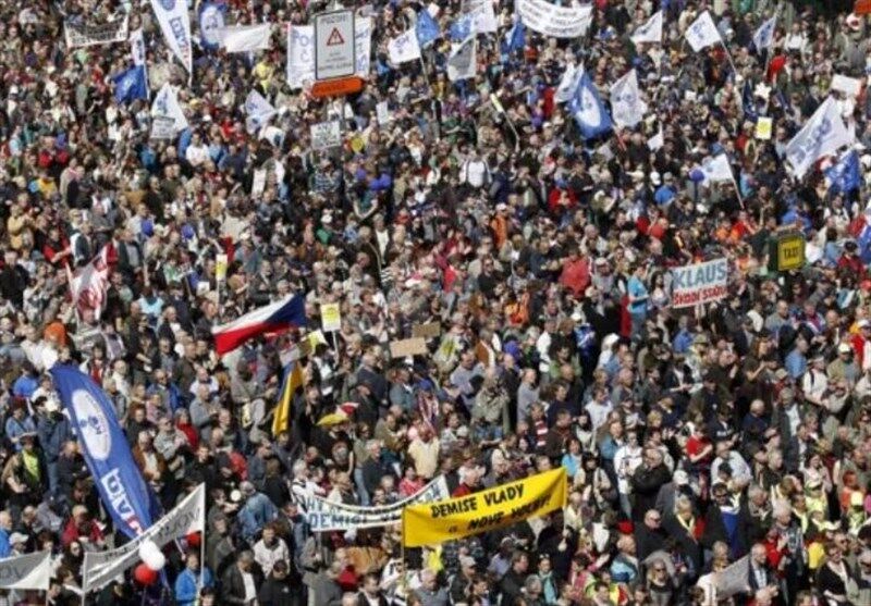 بزرگ‌ترین تظاهرات مردم چک در اعتراض به اقدامات ریاضتی دولت