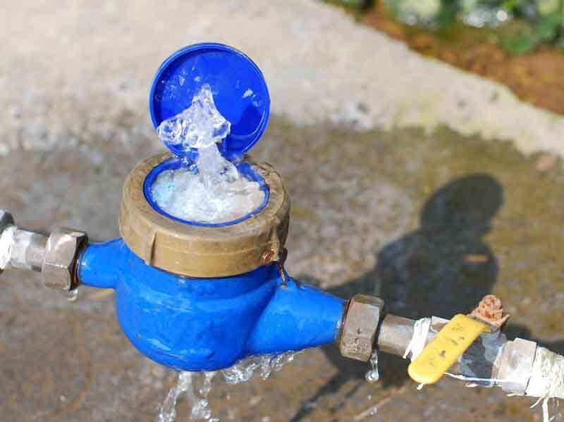 هشدار شرکت آب و فاضلاب در مورد یخ‌زدگی کنتورهای آب