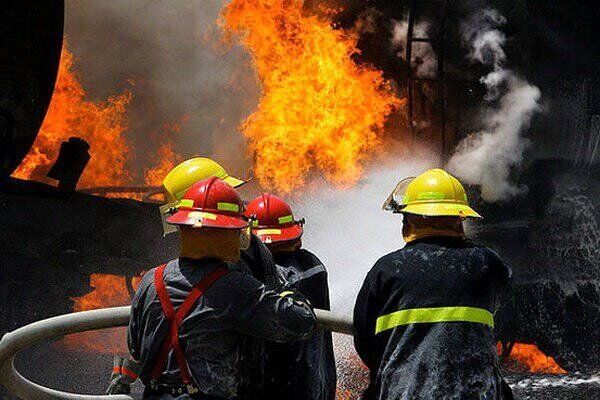 آتش‌سوزی کارگاه تولیدی کفش در بازار همدان