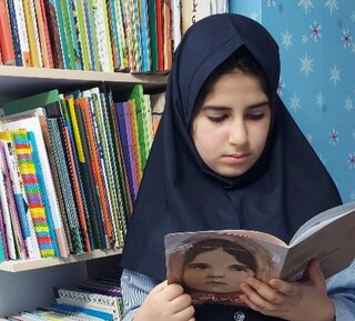 گفت‌وگو با کتابخوان‌ترین کودک ایران و مادرش/ از لابه‌لای کتاب‌ها نویسنده شدم