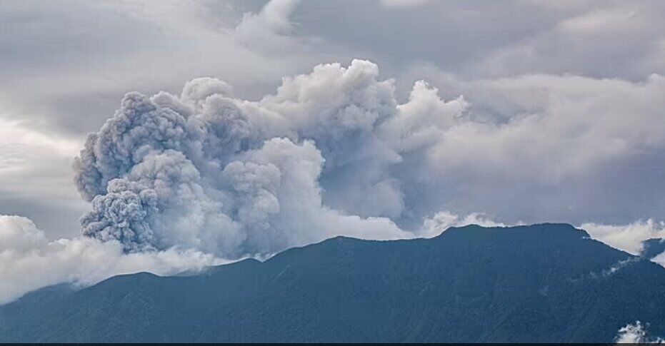 تعداد جان‌باختگان فوران آتش‌فشان در اندونزی به ۱۳ نفر افزایش یافت