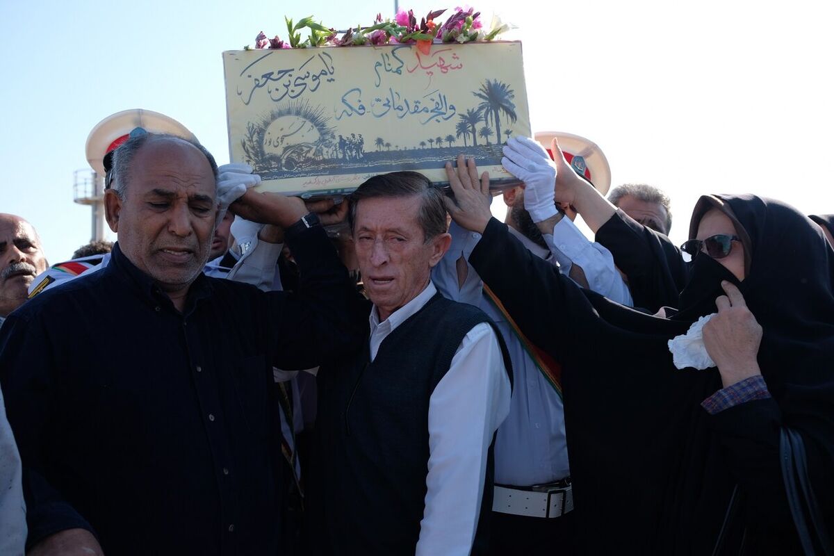 اهالی جزیره خارگ میزبان پیکر مطهر شهید گمنام شدند