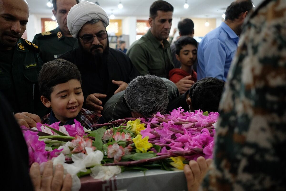 اهالی جزیره خارگ میزبان پیکر مطهر شهید گمنام شدند