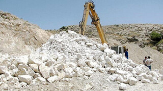 کشف ۱۰۰۰ کیلو سنگ سیلیس قاچاق در ملایر