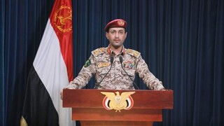 سخنگوی نیروهای مسلح یمن از هدف قرار دادن دو کشتی در دریای سرخ خبر داد