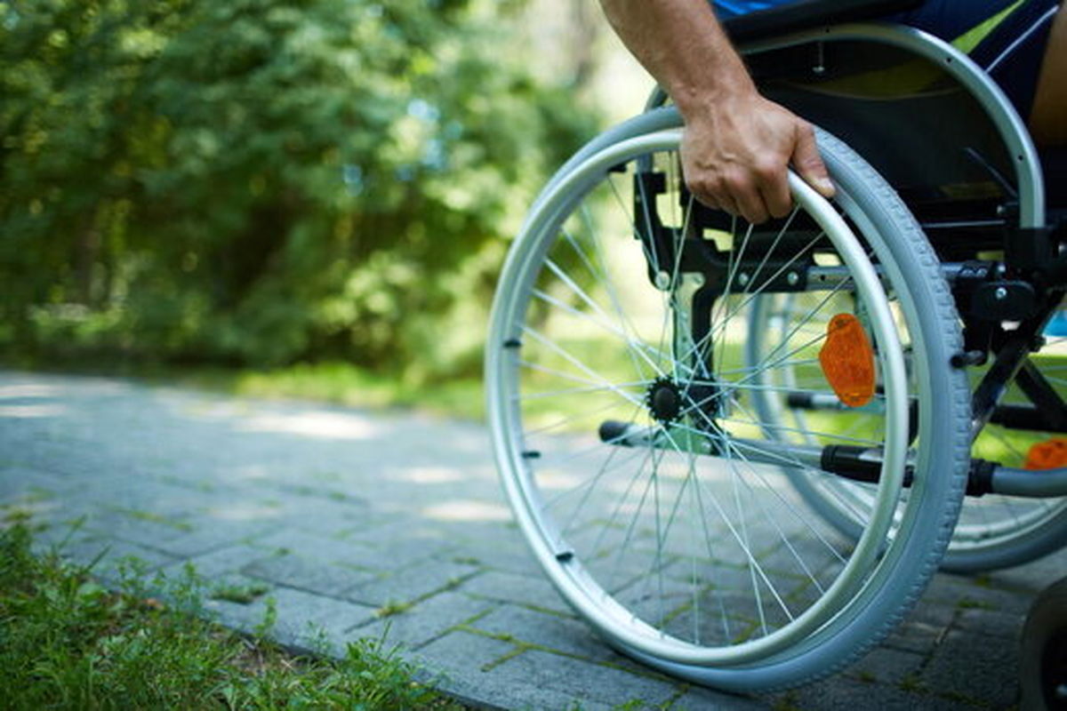 چرا در ایران قانون خارج از صف برای معلولان اجرا نمی‌شود؟